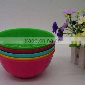 Colorful cheap plastic salad bowl in set