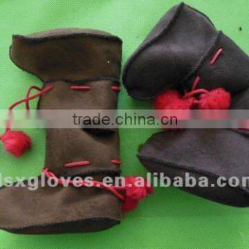 cute baby snow boots with plush ball