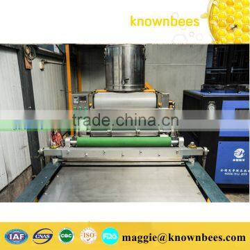 China manufacturer easily operate full automatic beeswax foundation embossing machine