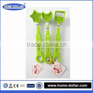 new design eco-friendly green professional cleaning tools products plastic long handle pan brush with square head