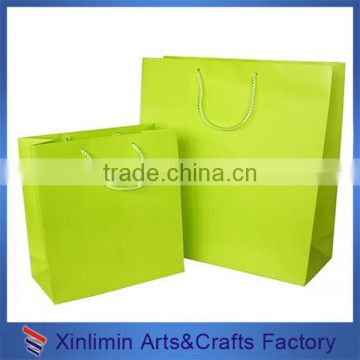 Promotional kids christmas paper gift bags wholesale with string