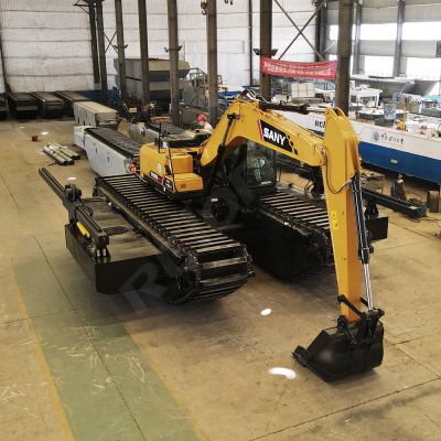 Pontoon Amphibious Excavators with Additional Side Pontoons and Spuds