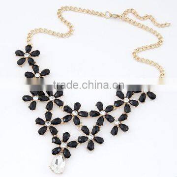 Latest American and European fashion flower necklace gold chain Crystal and Resin Alloy Flower Charm Necklace in Stock