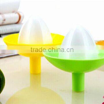 Hopper shape manual juice extractor lemon squeezer plastic