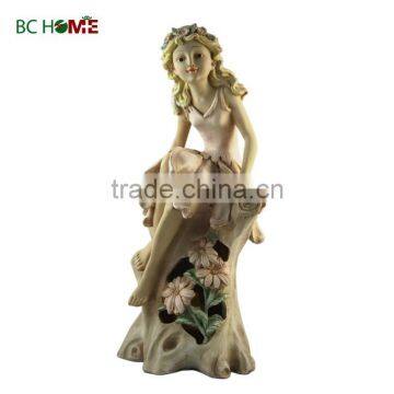 2015 New design Garden Decorations girl with garland and stump