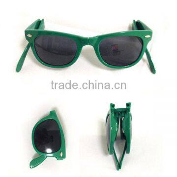 cheap custom logo promotion sunglasses folded sunglasses green color frame smoke lenses sunglasses DLC9005