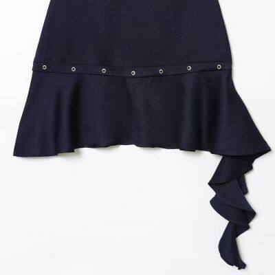 2025 Neue modische und elegante Frauenkleidung mit Nägeln und asymmetrischer Kurzmode