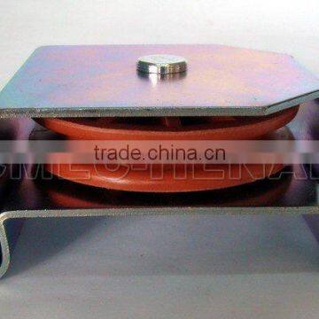 3.5" nylon/plastic pulley with bracket horizontal composite