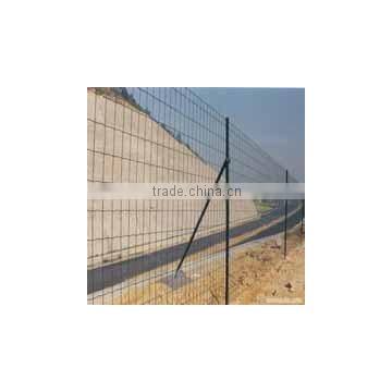 wire mesh fence