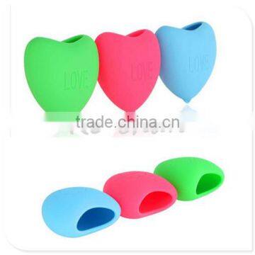 BD Sexy Full Lips Plump Lip Enhancer Plumper Heart-shaped Beauty Women Lips