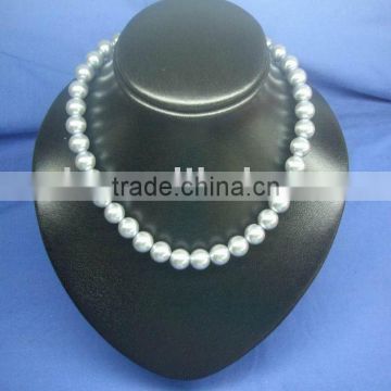 white round freshwater pearl necklace