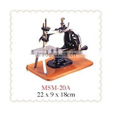 mini sewing machine