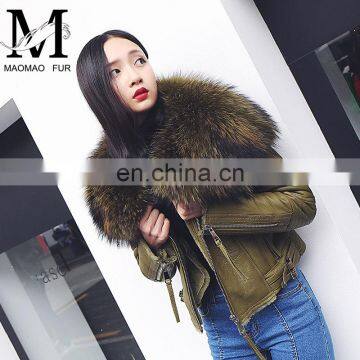 2017 New Fashion Colored Raccoon Fur Collar Coat For Women / Lady Lamb Sheepskin Real Sheep Fur Coat Women