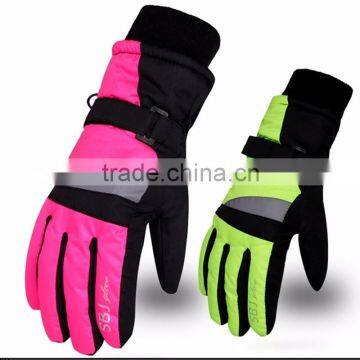 with 3m thinsulate C40 gram winter kids gloves for boys & girls