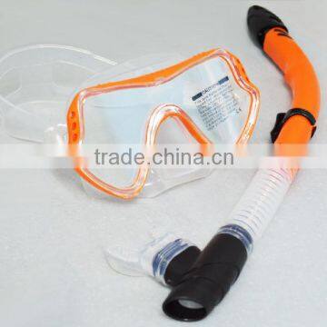 A standard diving set for professional diving men single mask and semi-dry snorkel set for