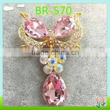 Pink crystal and rhinestone bowknot brooches for party invitation