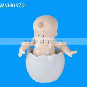 Wholesale shower in egg ceramic Baby Fingurines