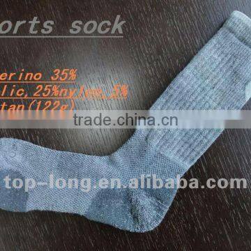 30%Merino wool winter long socks men of grey color