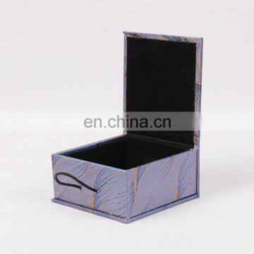 2017 Classical Cotton Jewelry Packaging Bangle Box With Wood Button photo-3