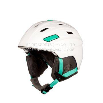 Ski helmet