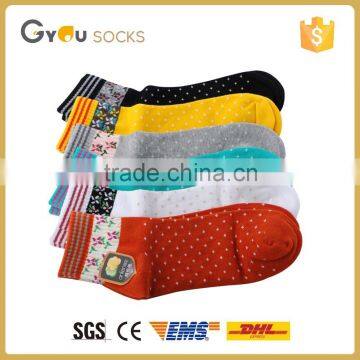 Hot selling colorful women cotton casual socks custom embroidered socks