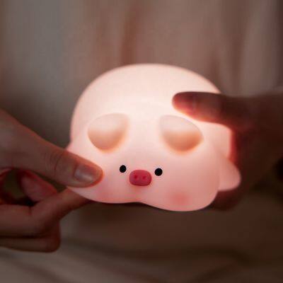 EGOGO Kawaii Christmas Pig Mini Night Light Portable Food Grade Silicone Smart Animal Touch Lamp for Children and Toddlers photo-4