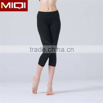 Wholesale Fitness Apparel Womens Capri Leggings in Plain Color photo-5