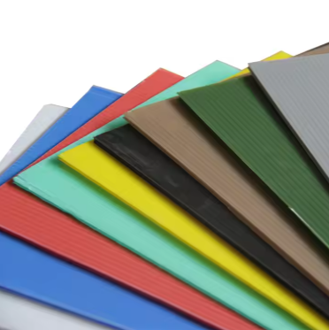 Fabrica??o personalizada de folhas de plástico corrugado PP de 4 mm resistentes para uso industrial