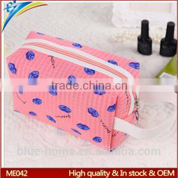 Popular Korea design lip shaped printing cosmetic bag Beauty makeup tote case Gift