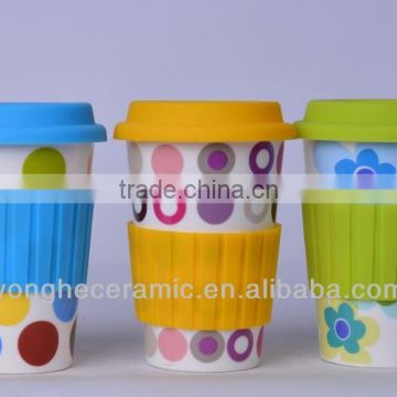 Ceramic coffee to go mug with silicone lid