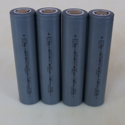 Lithium Ion Battery Cell 33140 3.6V 15Ah Rechargeable Cells