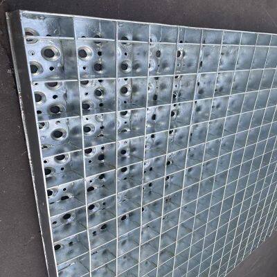Industrial Safety Anti-slip Products, Galvanized Round Hole Perforated Stair Tread, Metal Mesh Platform Stair Tread