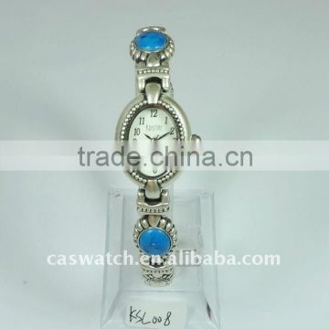 Classical oval chain watch with stones