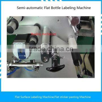 Semi-Automatic flat mineral water bottle labeling machine