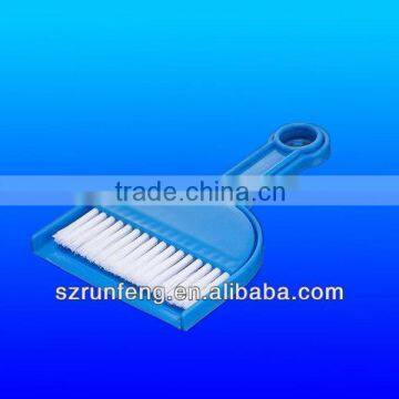 Plastic brush and hair brush