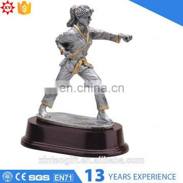 2017 cheap price customized metal award trophy