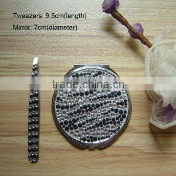 Manicure set including tweezers and mirror with crystal