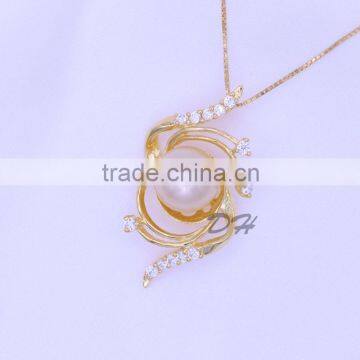 2016 New Arrival Factory Price Golden Pearl Pendant With Necklace