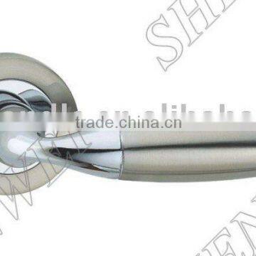 AL-6373 SN/CP aluminium door handle on rose