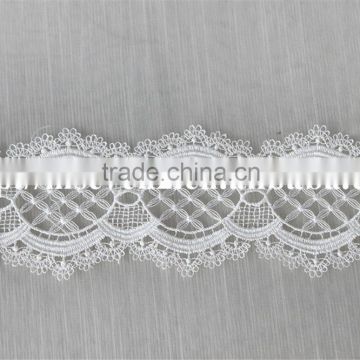 good looking white scalloped guipure lace in 6cm