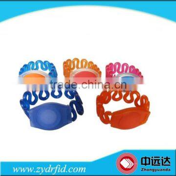 RFID Cheap Adjustable Silicone Wristband for Swimming Contest photo-2