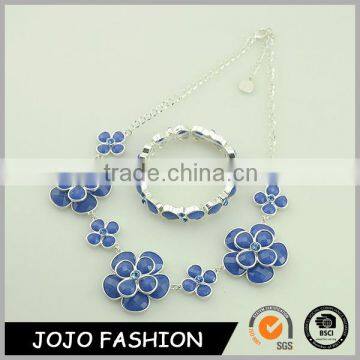 Vintage blue double flower design fashion necklace rhinestone alloy bangles resin necklace set silver women jeweley set                        
                                                                                Supplier's Choice