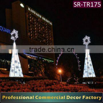 Outdoor large giant artificial christmas tree with LED light decoration for plaza