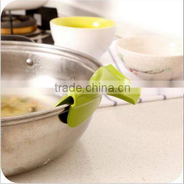 Creative Silicone Soup Funnel Water Deflector Cooking Tool Kitchen Gadget / Silicone Soup Funnel Kitchen Tool photo-4