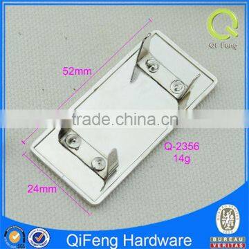 Q-2356 Light Gold Metal Label Use in Bags Silver Logo Plate