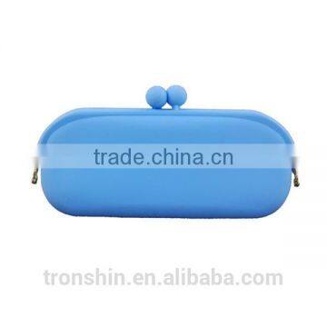 2016 Hot Sale Eco-friendly Custom Made Sized Colorful Hardware Overmolded Mobile Phone Silicone Bag photo-3