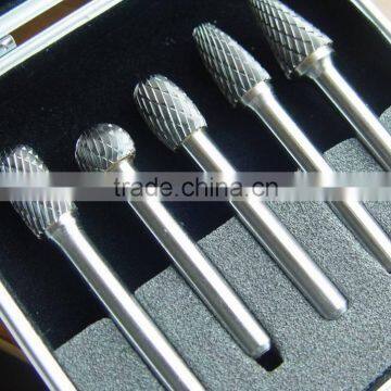 Durable solid tungsten carbide rotary burrs for grind metal