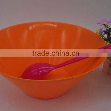 Popular plastic salad bowl with spoon in set