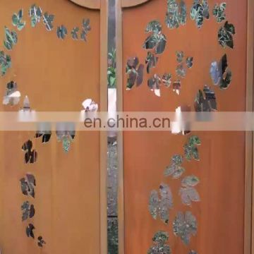 Decorative garden folding screen use in the garden