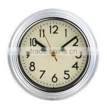 Round metal clock